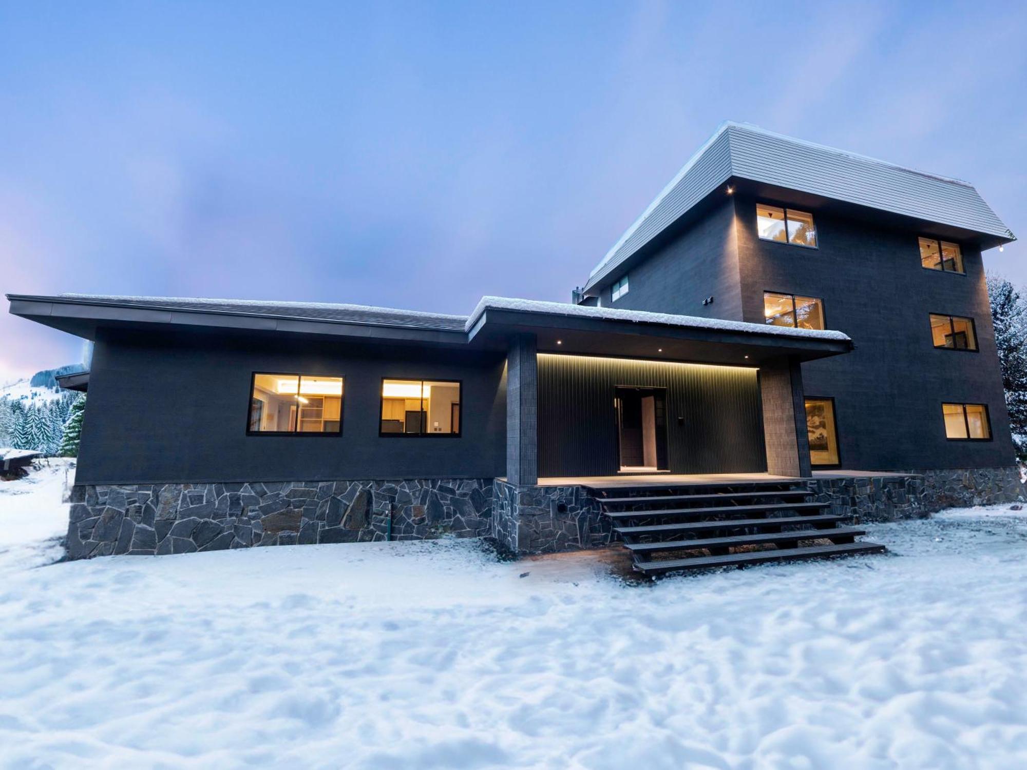 Ski Inn Hakuba, Iwatake Luaran gambar